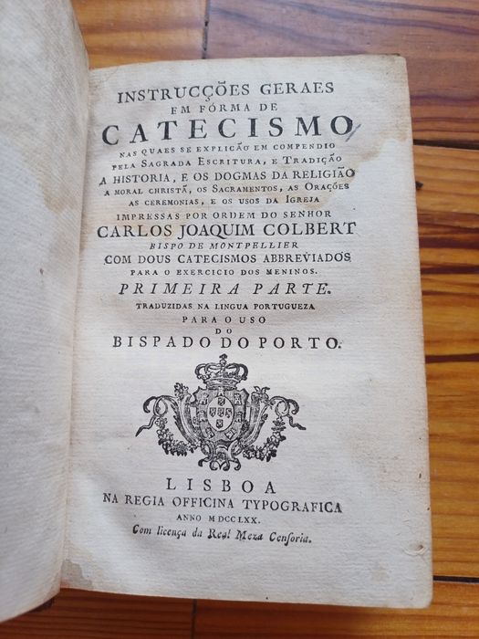 Livro de catecismo muito antigo, do Séc. XVIII
