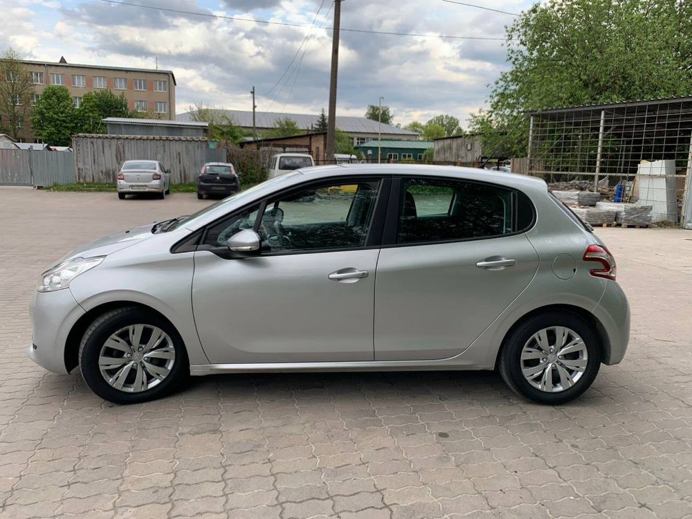 Продам Peugeot 208 2013 року 1,2 газ/ бензин,