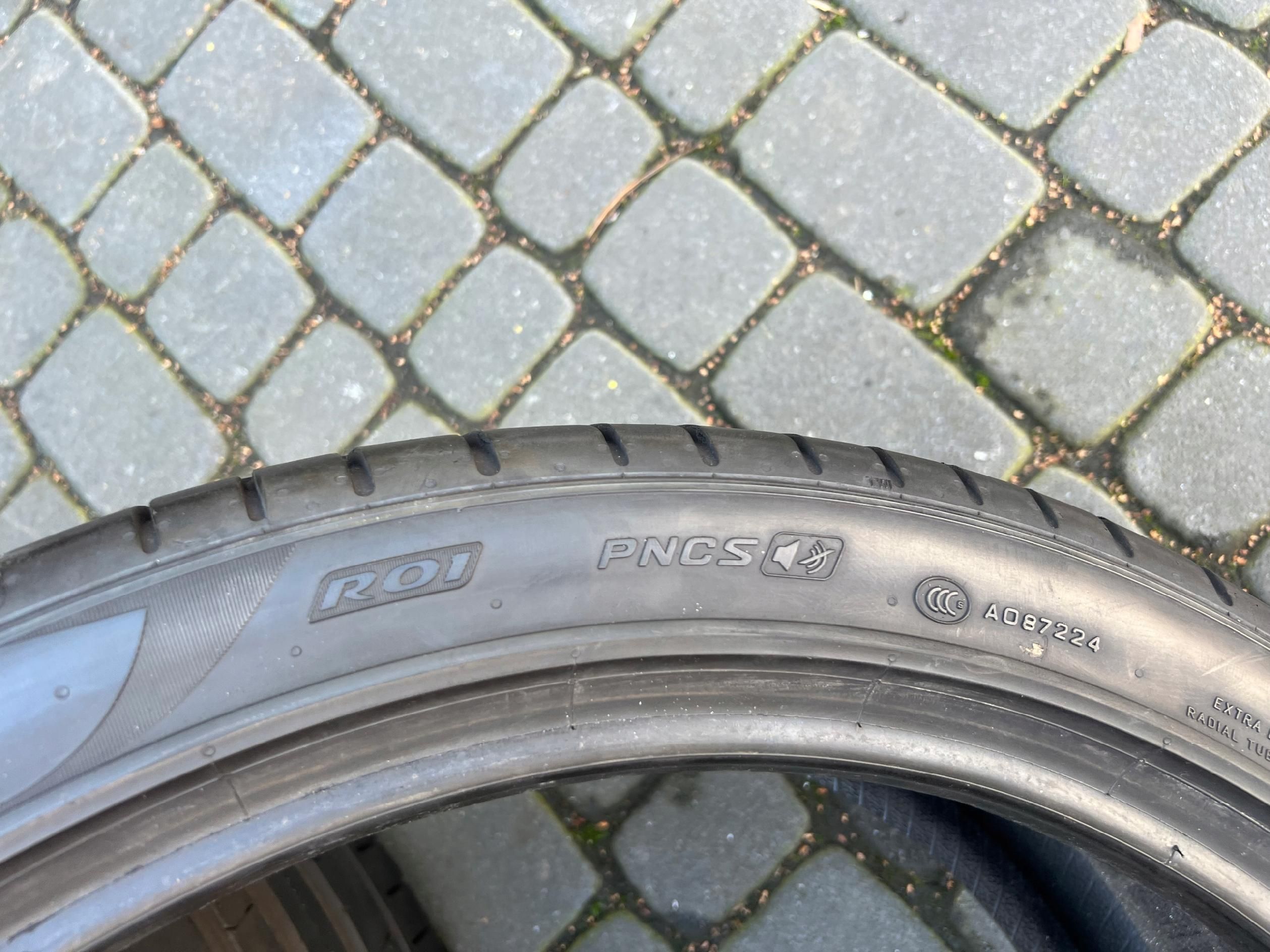 Opony Pirelli PZERO - 255/40/21