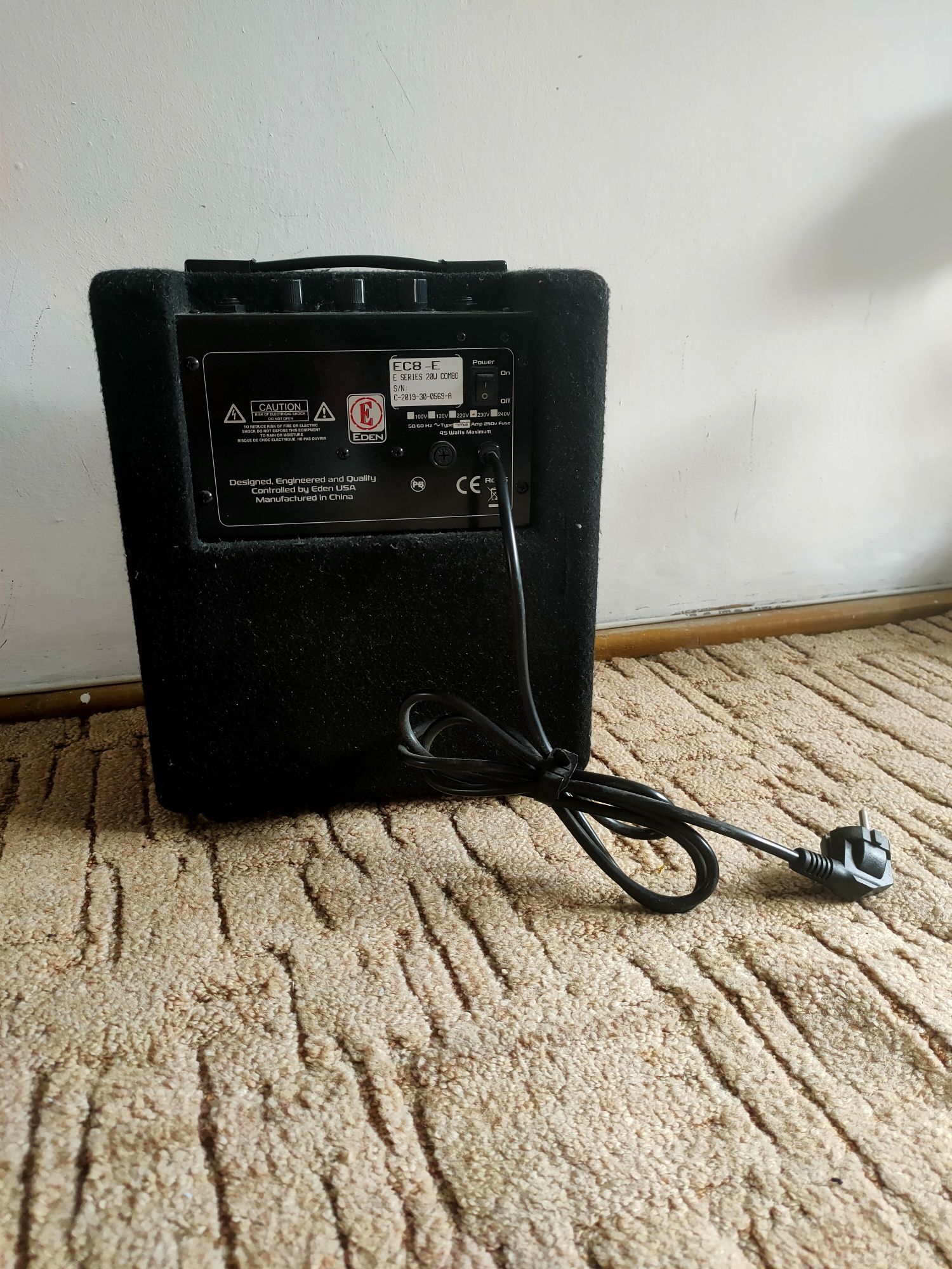 Gitara basowa Harley Benton (leworęczny) + Eden EC8 20- Bass Combo