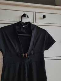 Czarna, dopasowana sukienka