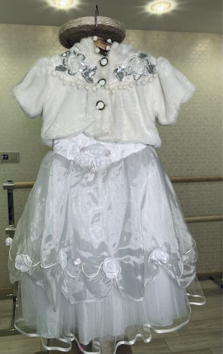 Продам прекрасное детское платье с накидкой