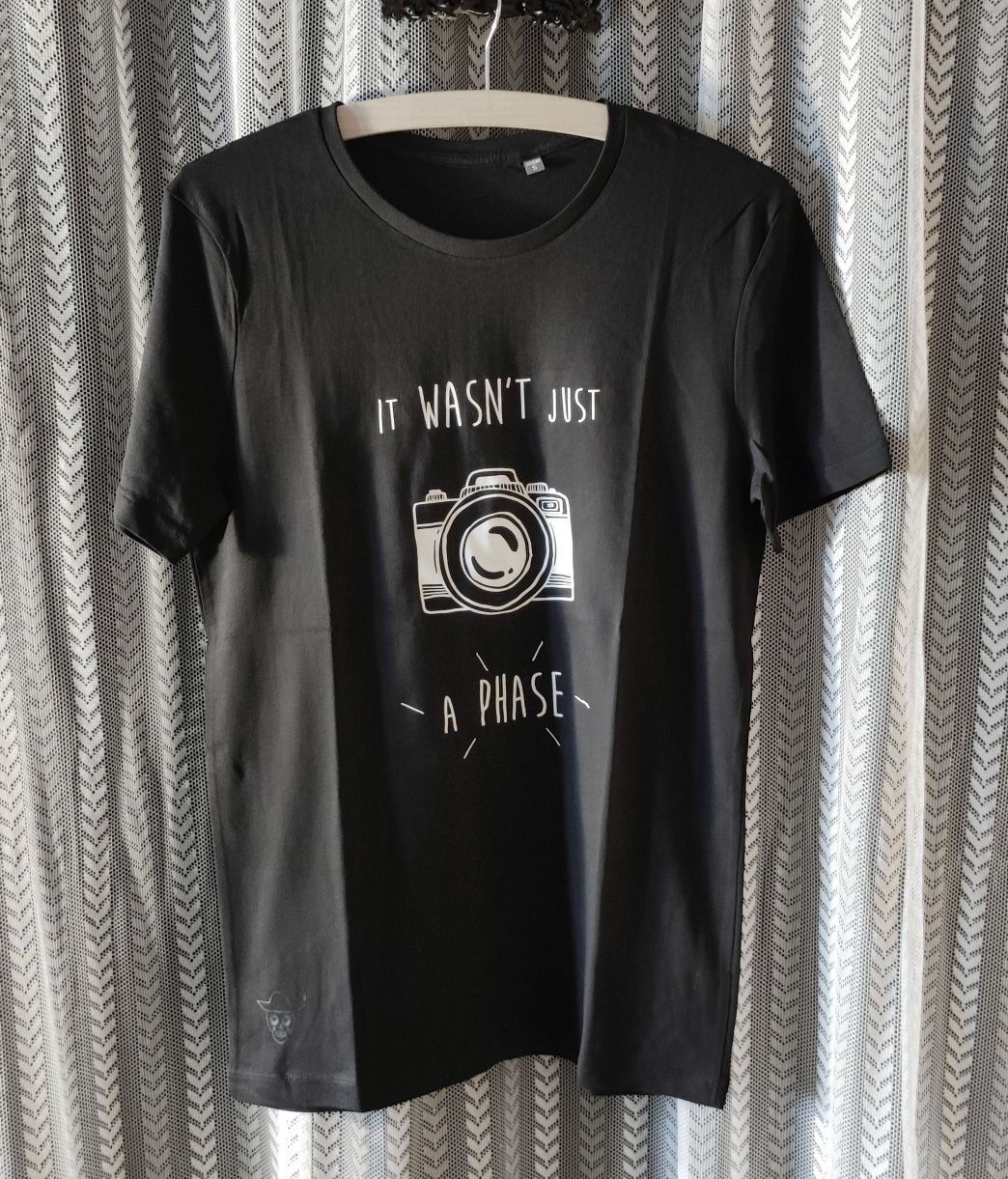 T-shirts "Não Era Apenas Uma Fase" preto I