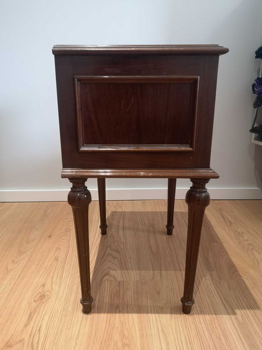 Mesinha de cabeceira