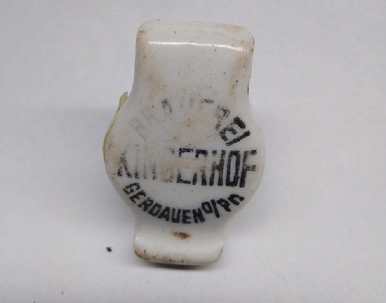 Porcelanka przedmiot kolekcjonerski z dawnych lat.