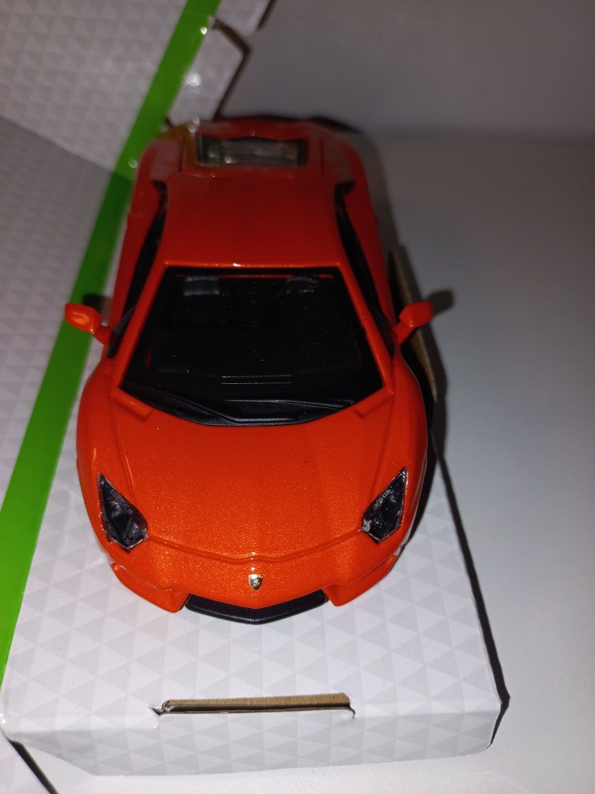 Bburago Lamborghini Aventador Coupe, skala 1:32