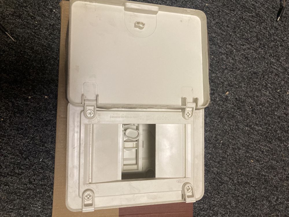 Тримач з клемами, шини Eaton довжина 1м 2п,3п . FireBox T100E OBO