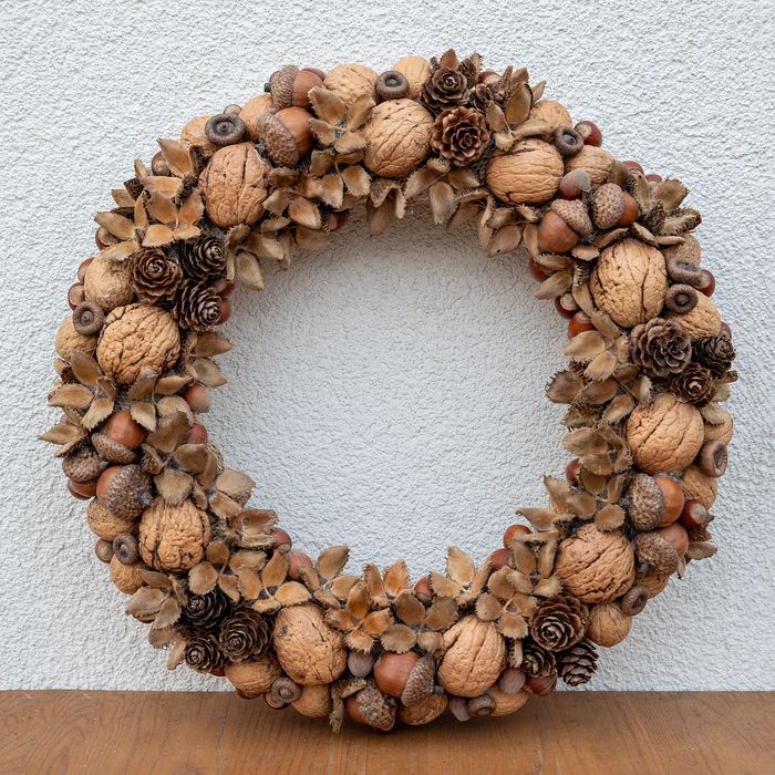 Wianek naturalny z orzechów i buczyny 33 cm