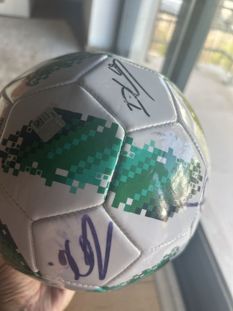 Bola autografada pelo plantel Sporting 24/25