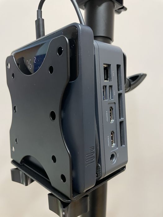Мобільний кронштейн для монітора 32" з автономним MiniPC на Intel Iris