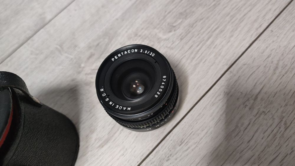 Obiektyw szerokokątny Pentacon 3,5/30 ze złączem M42 / M-42 - 30mm F/3