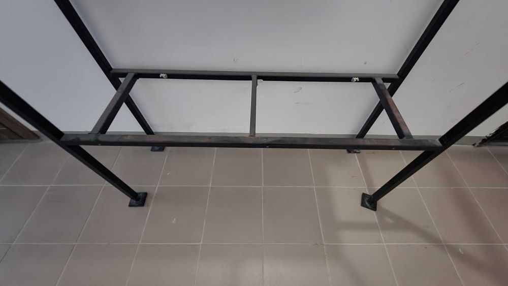 Стелаж металевий зварний, з регульованими ніжками