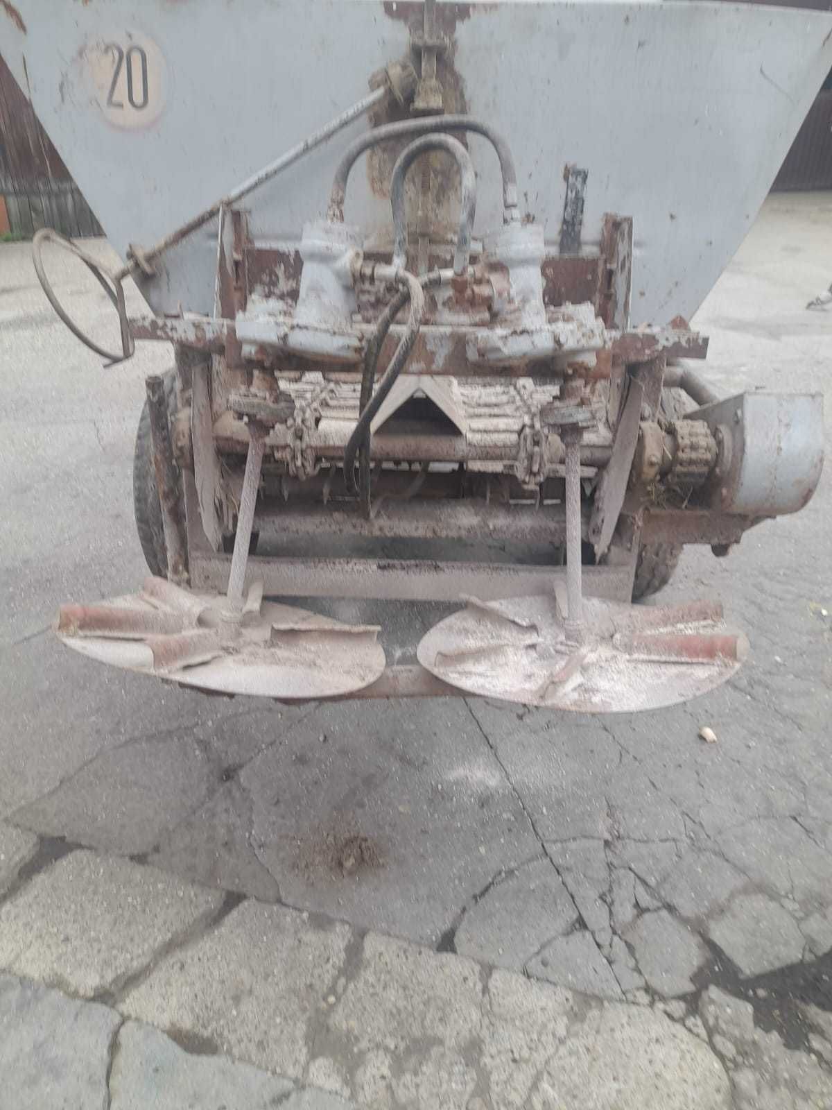 Sprzedam rozsiewacz wapna rcw3 olejowy