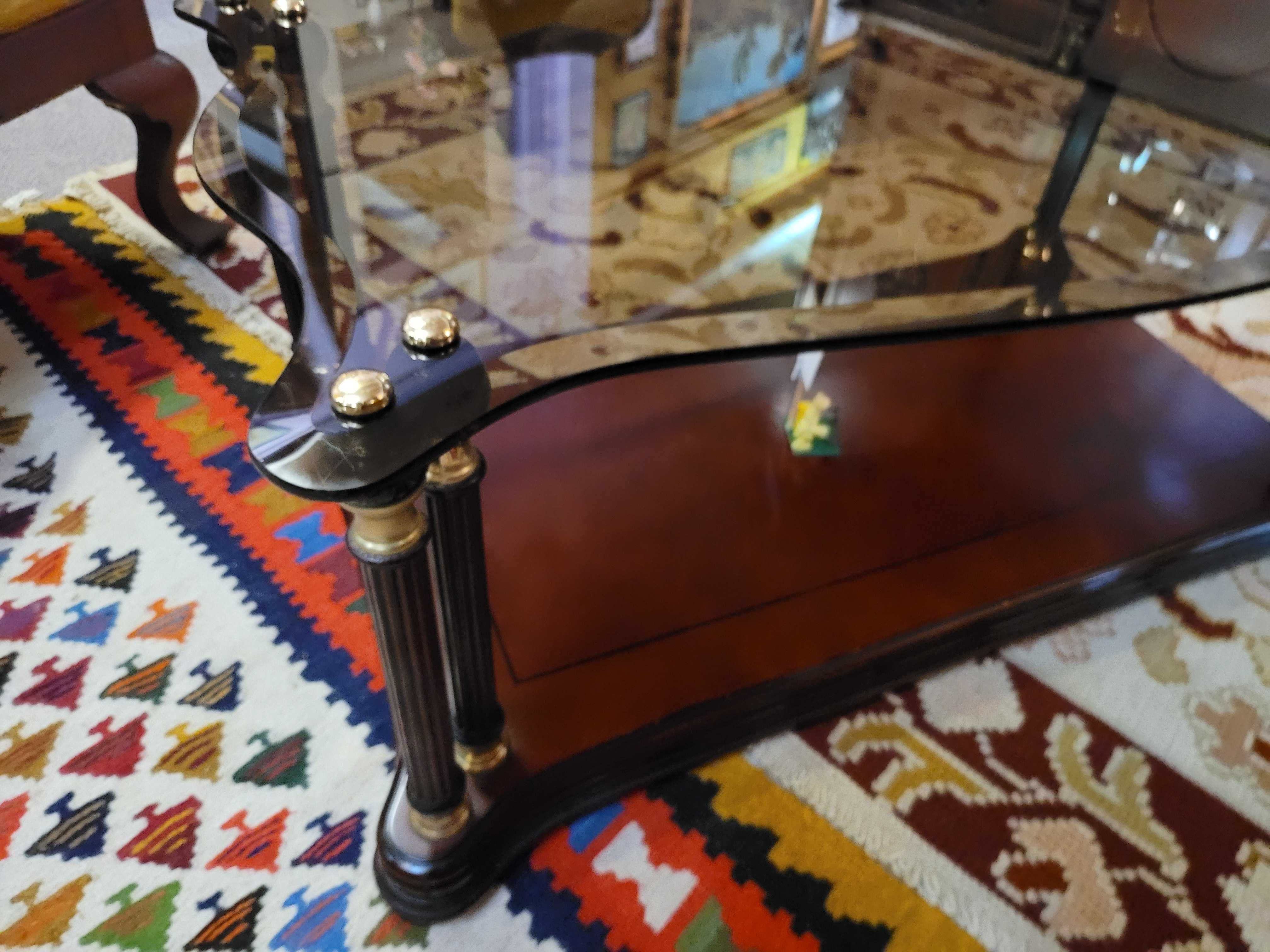 Mesa de centro retangular em madeira e tampo em vidro -
