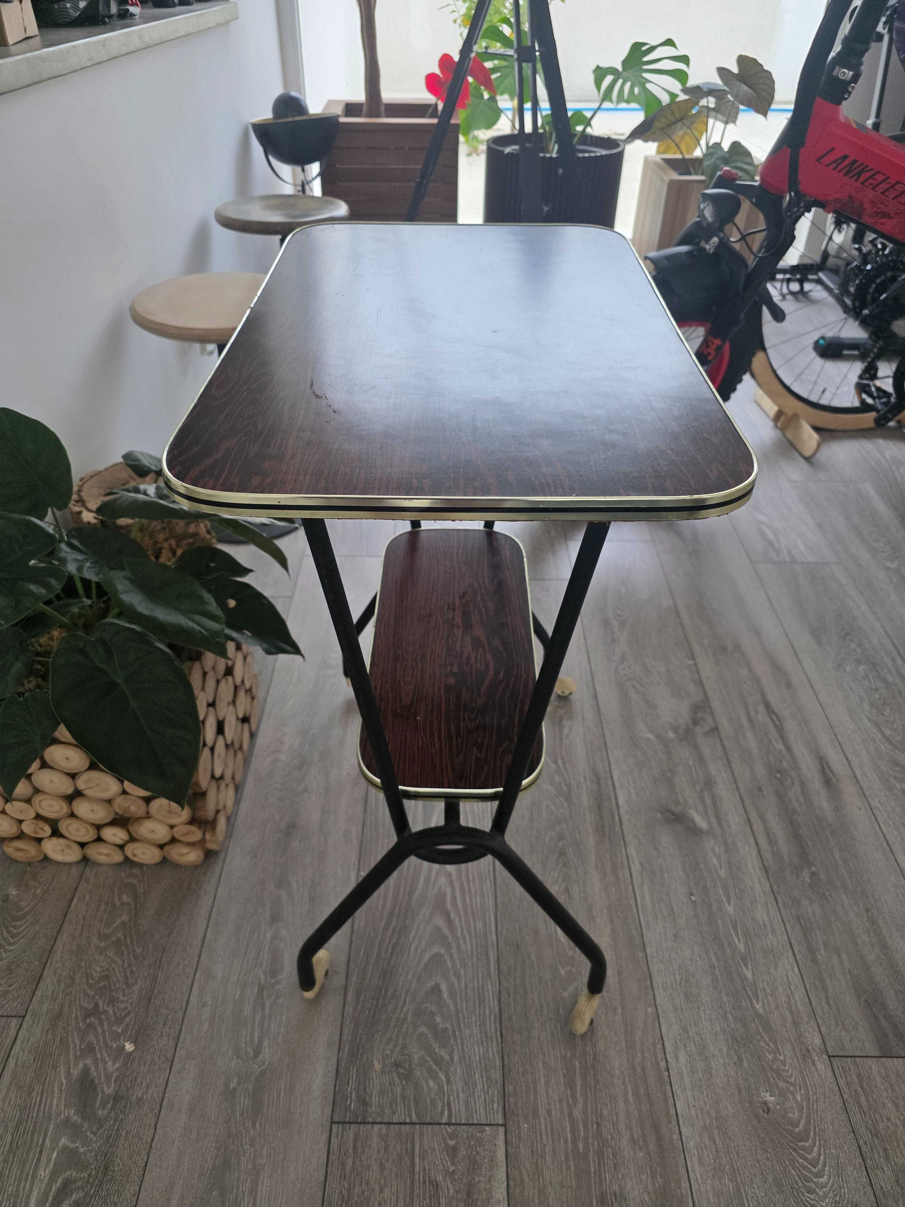 Mesa de apoio e tv vintage