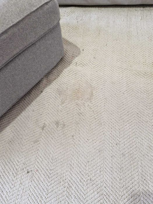 Tapete TVERSTED com algumas manchas