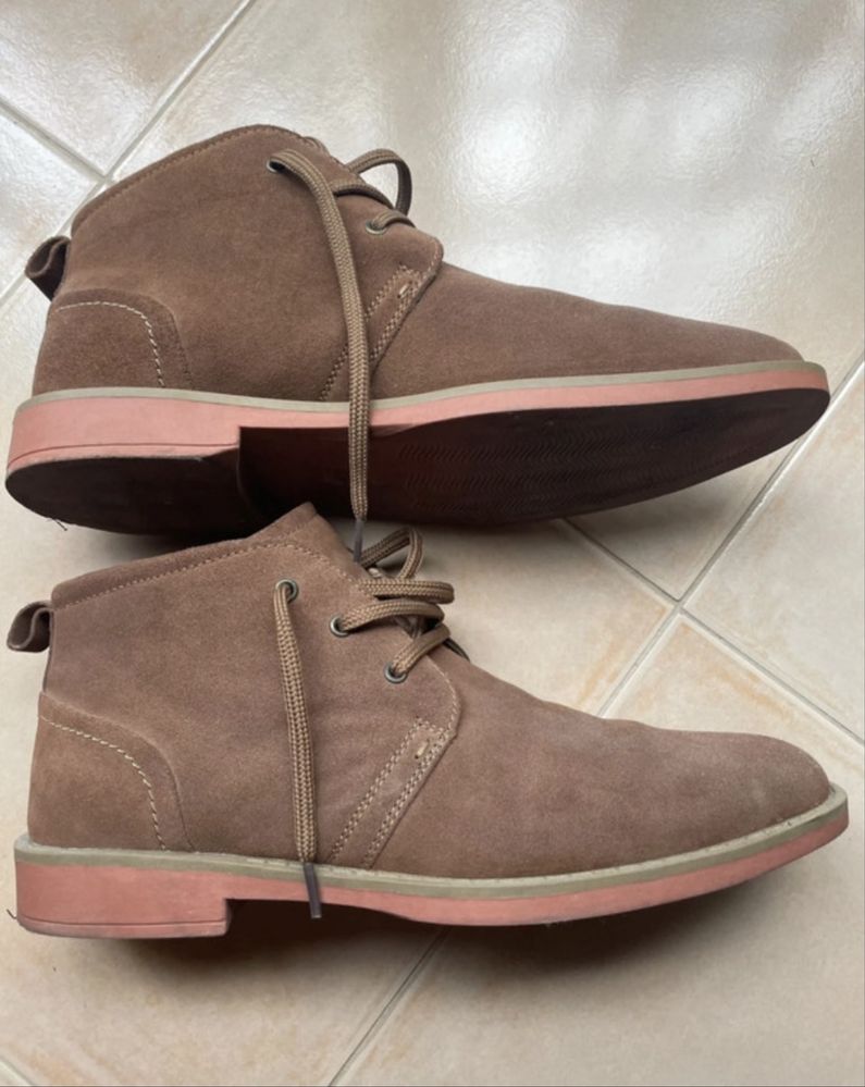 Botas em camurça 44