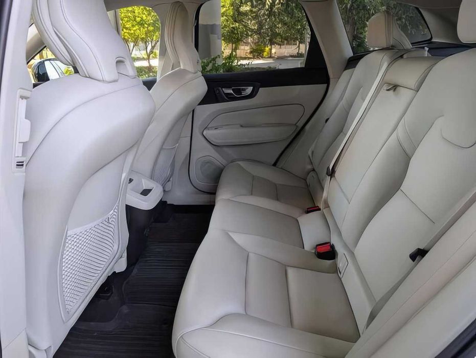 Volvo XC60      2023