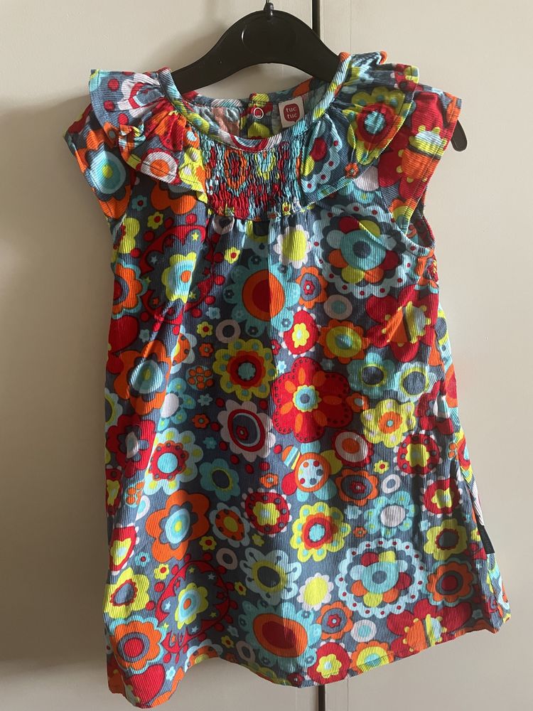 Conjunto/ Vestidos varias marcas menina 4/5 anos