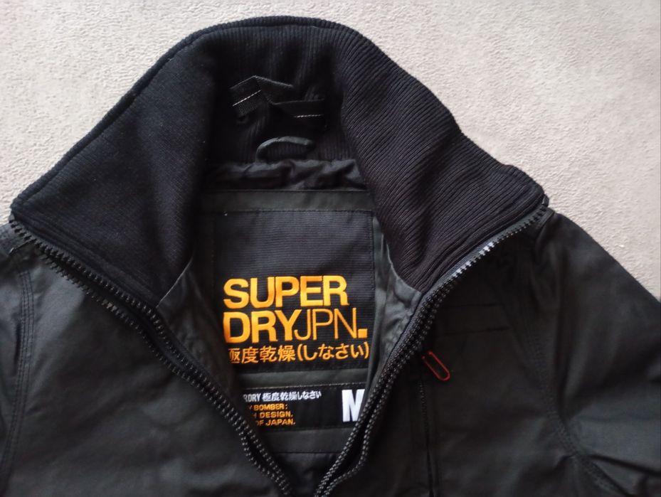 Брендова куртка Superdry.
Розмір M.