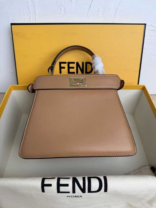 Bolsa transversal Fendi proveniente de Barcelona