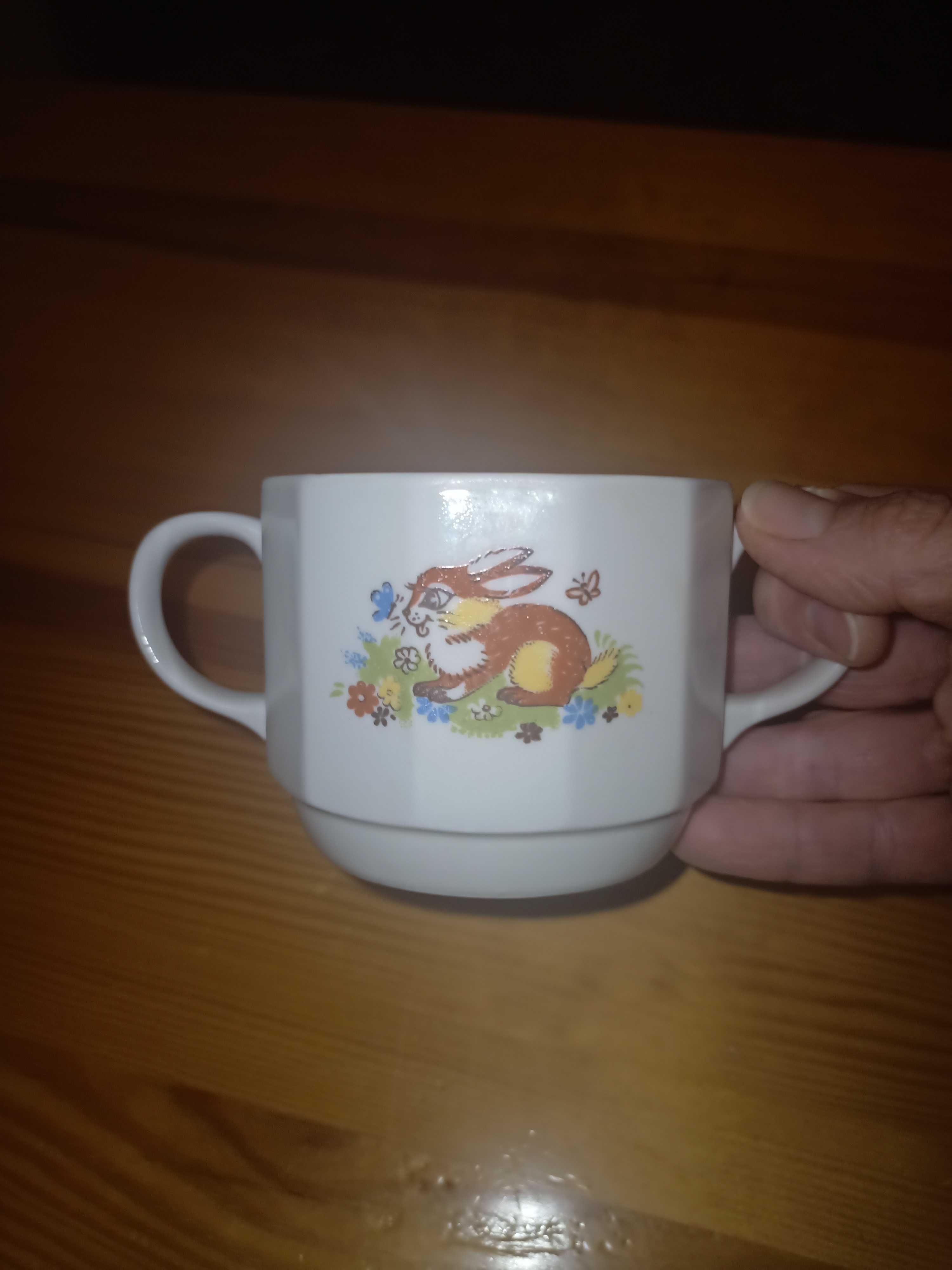 Продам тарілки,чашку  с двумя ручками и др
