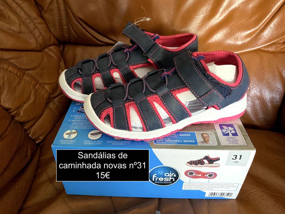 Sandálias novas de criança (modelos e tamanhos vários)