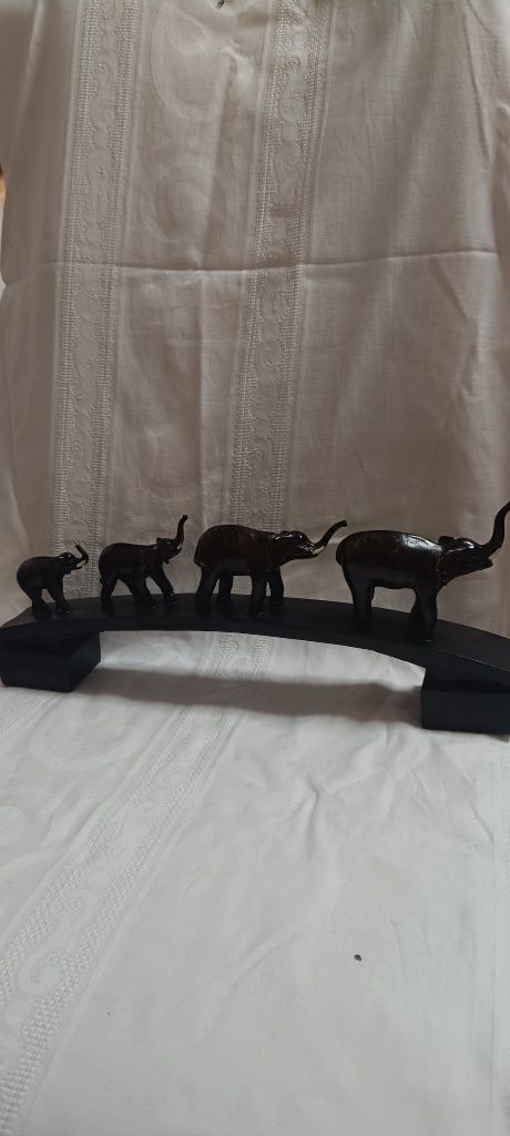 Фигурки табун 4 слона из черного дерева Африканская работа