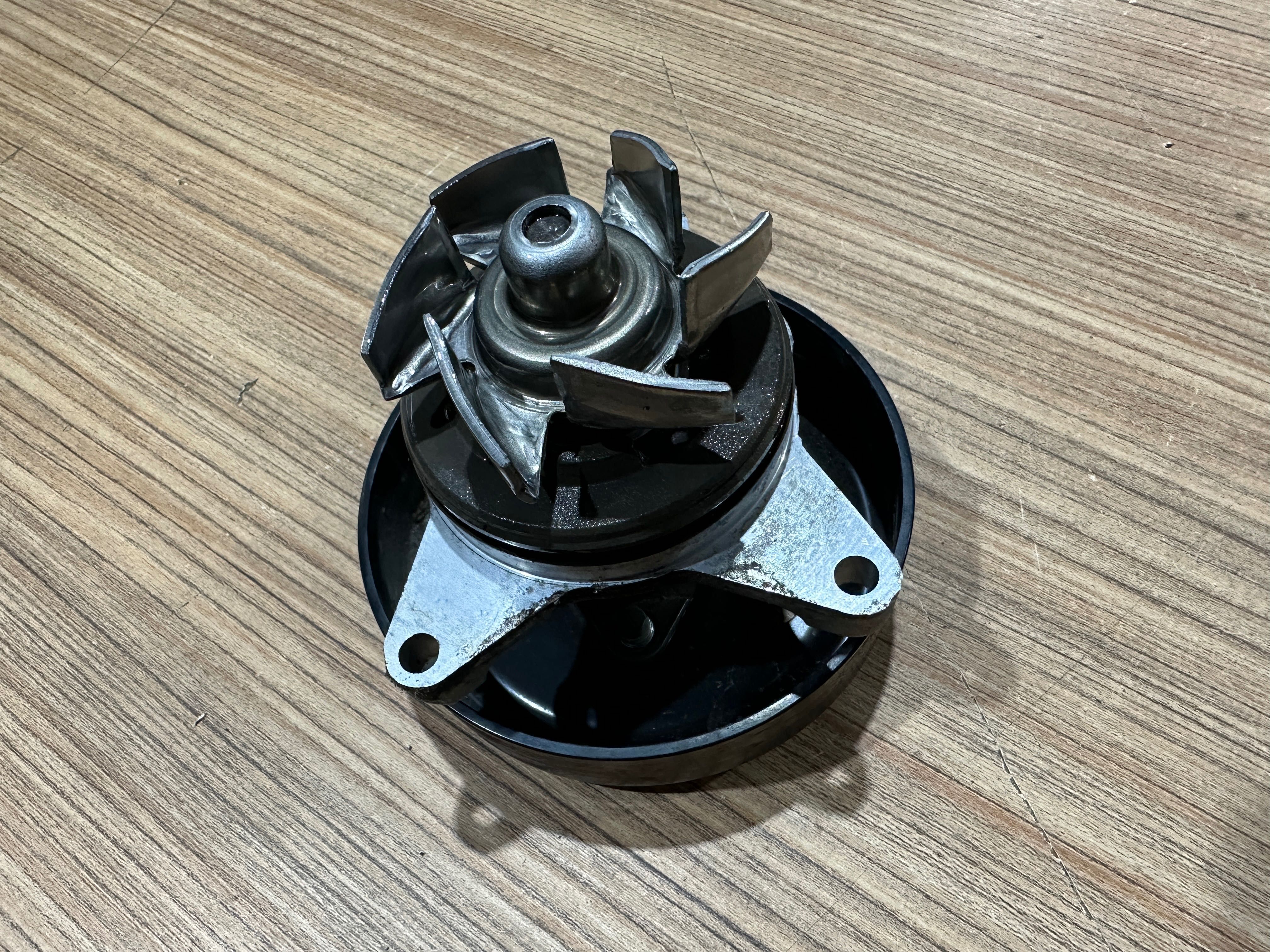 Помпа ford fusion 13-16 2,5  4S4Z8501AA