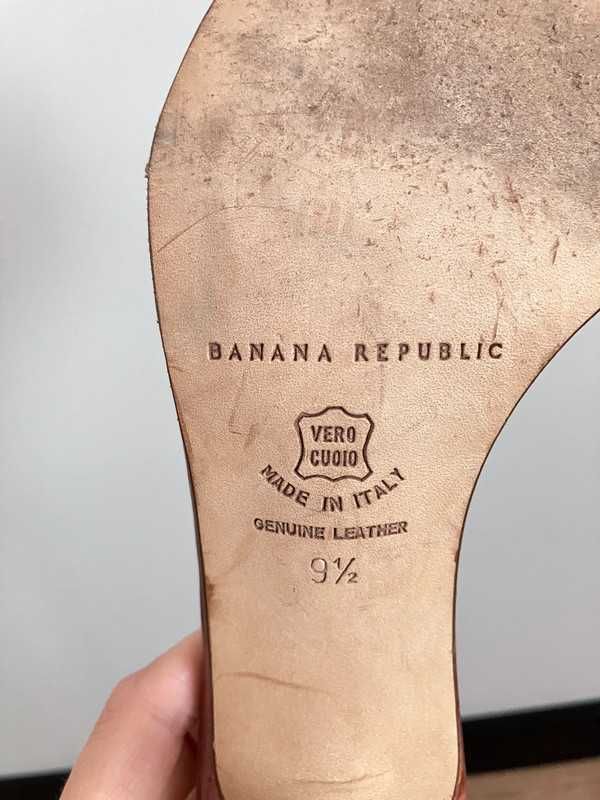 Banana Republic skórzane sandały na wysokim obcasie wiązane