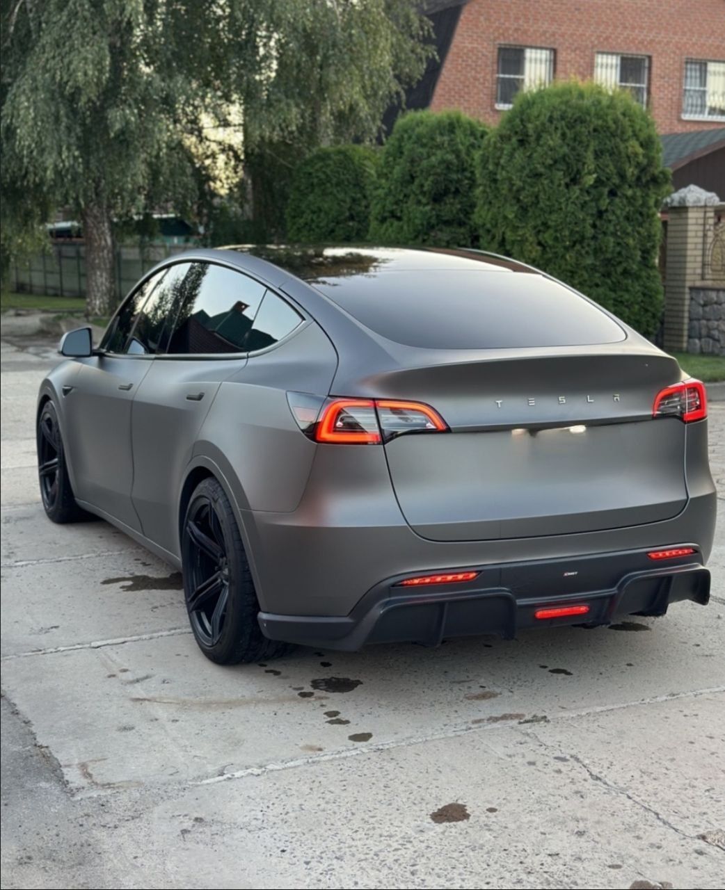 Tesla model Y  Long Range DM