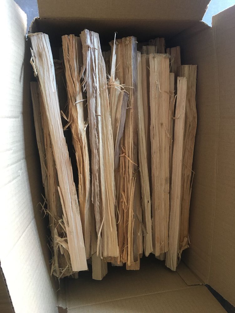Lenha seca fininha 2,50€ a caixa de 5 kg 965.673.033 Guimarães