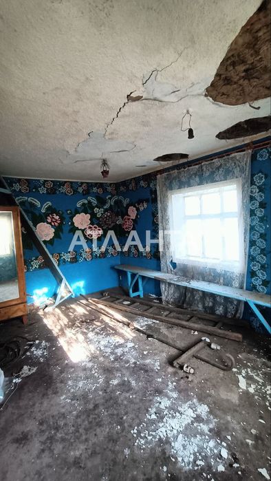 Будинок з ділянкою  50 сотих і новим фундаментом