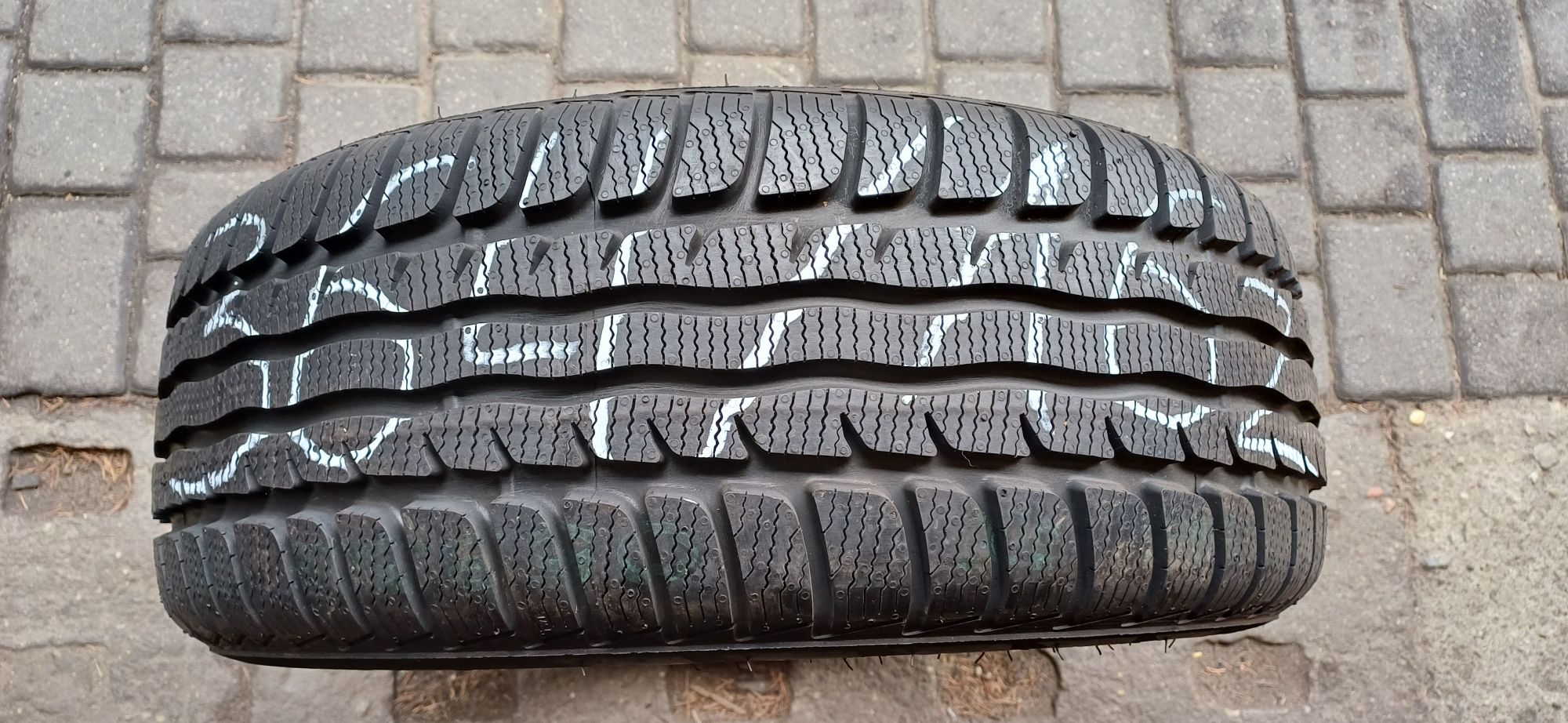 FORMULA 215/55R16 93H , pojedyńcza nie używana opona zimowa.