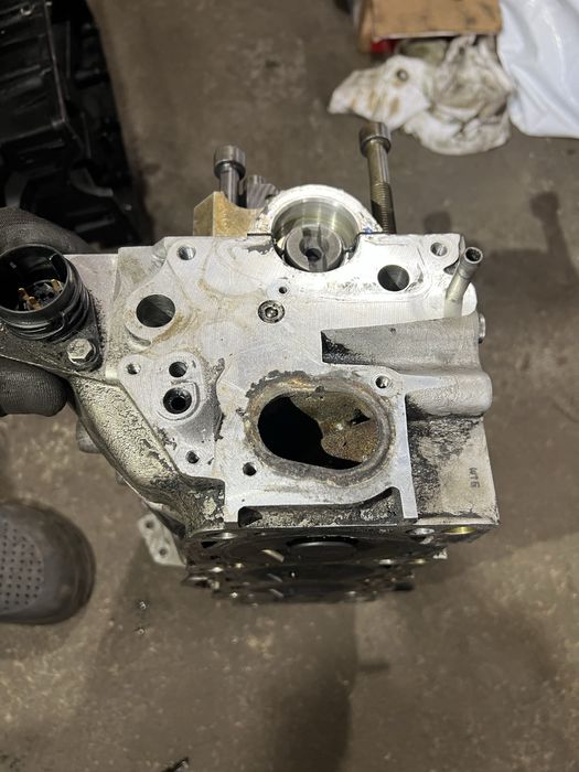 Головка блока з форсунками VW 2.0 tdi BMM 140hp