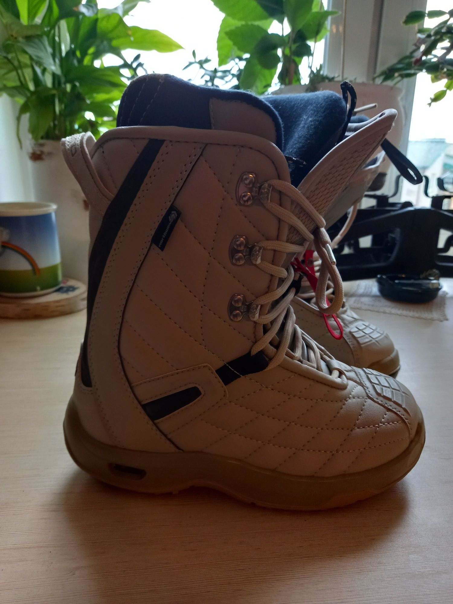 Sprzedam buty snowboardowe rozm 37,stan b.dobrym
