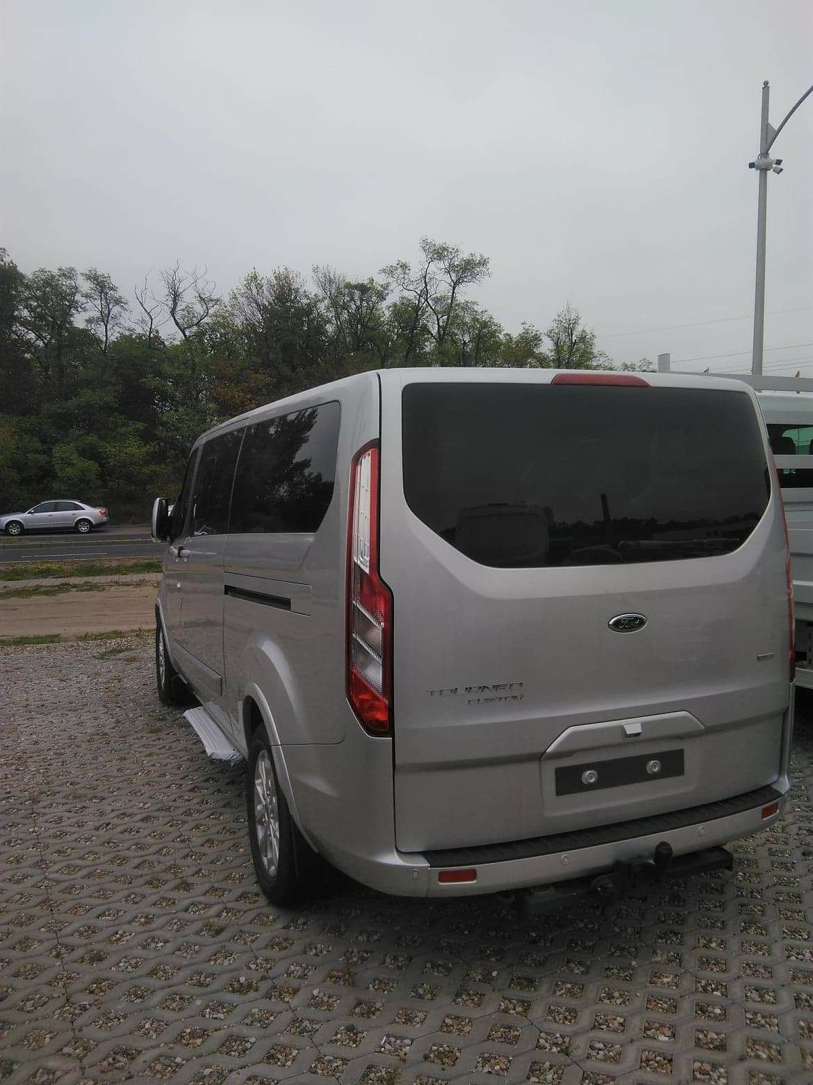 Wynajem Busa Ford Tourneo Custom 8 osobowy