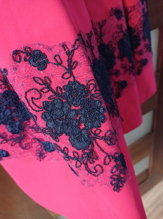 Sukienka malinowa z koronką r.38