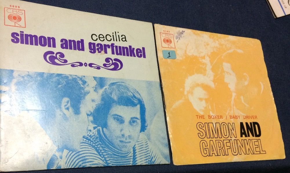 2 vinis de 45 RPM dos Simon and Garfunkel