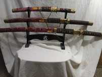 3 Catanas decorativas em base