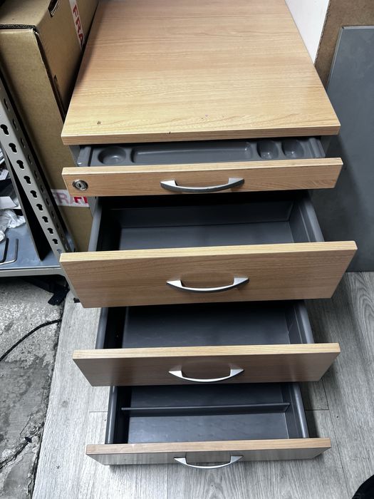 Bloco de gavetas com fechadura e organizador interior