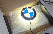 Emblemat BMW 82mm  podświetlany LED biały