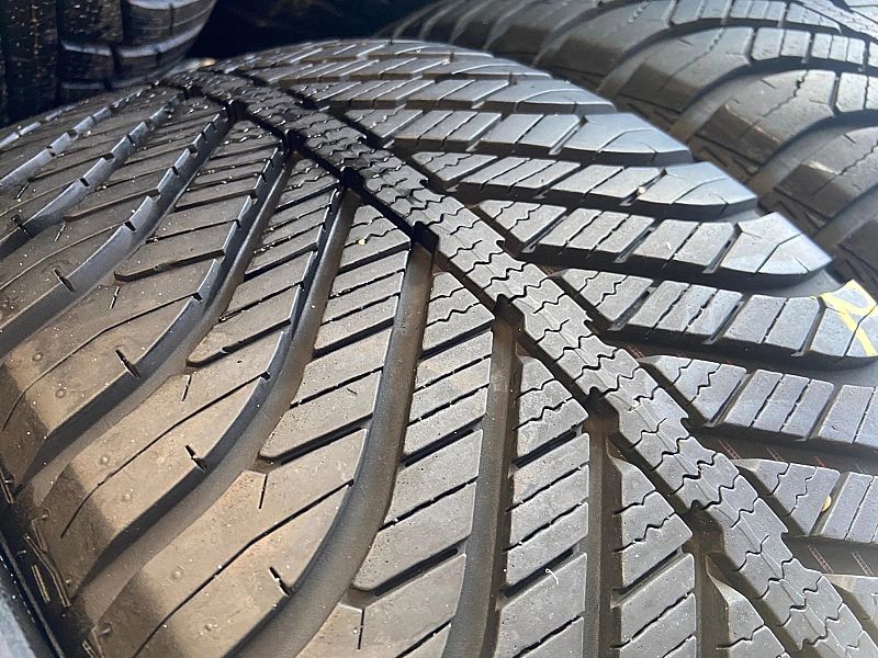 225/45/17 Goodyear Vector 4S_7,6mm_4szt_(420)
