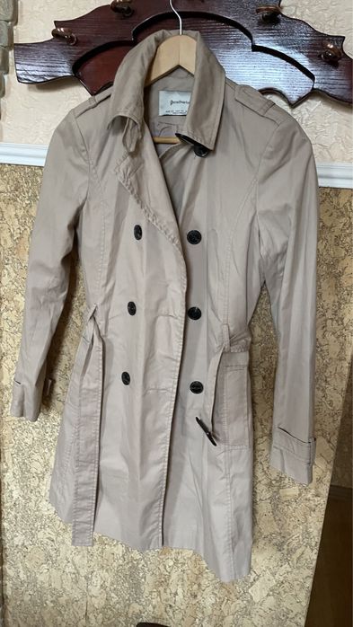 Жіночий трендовий плащ тренч фірми Stradivarius