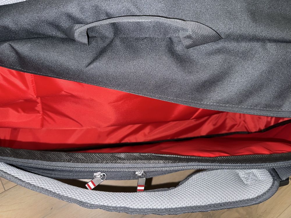 Тенісна сумка Wilson TOUR 6PK RACKET BAG 2025
