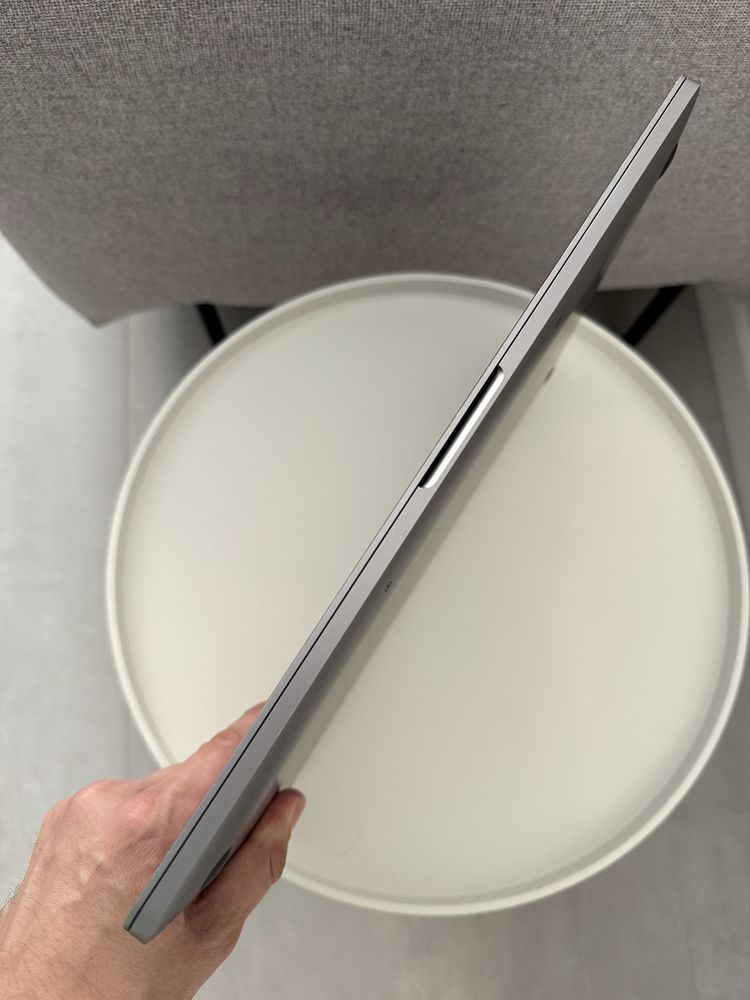 Macbook pro 15 2018 (2019) i7 2.2/ 16/ 256gb/ Radeon Pro 555 4Gb
