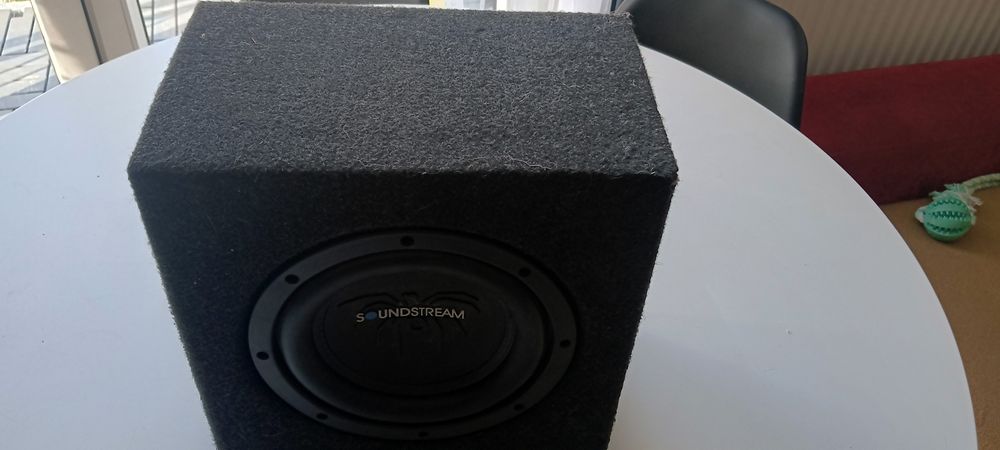 Subwoofer soundstream car audio