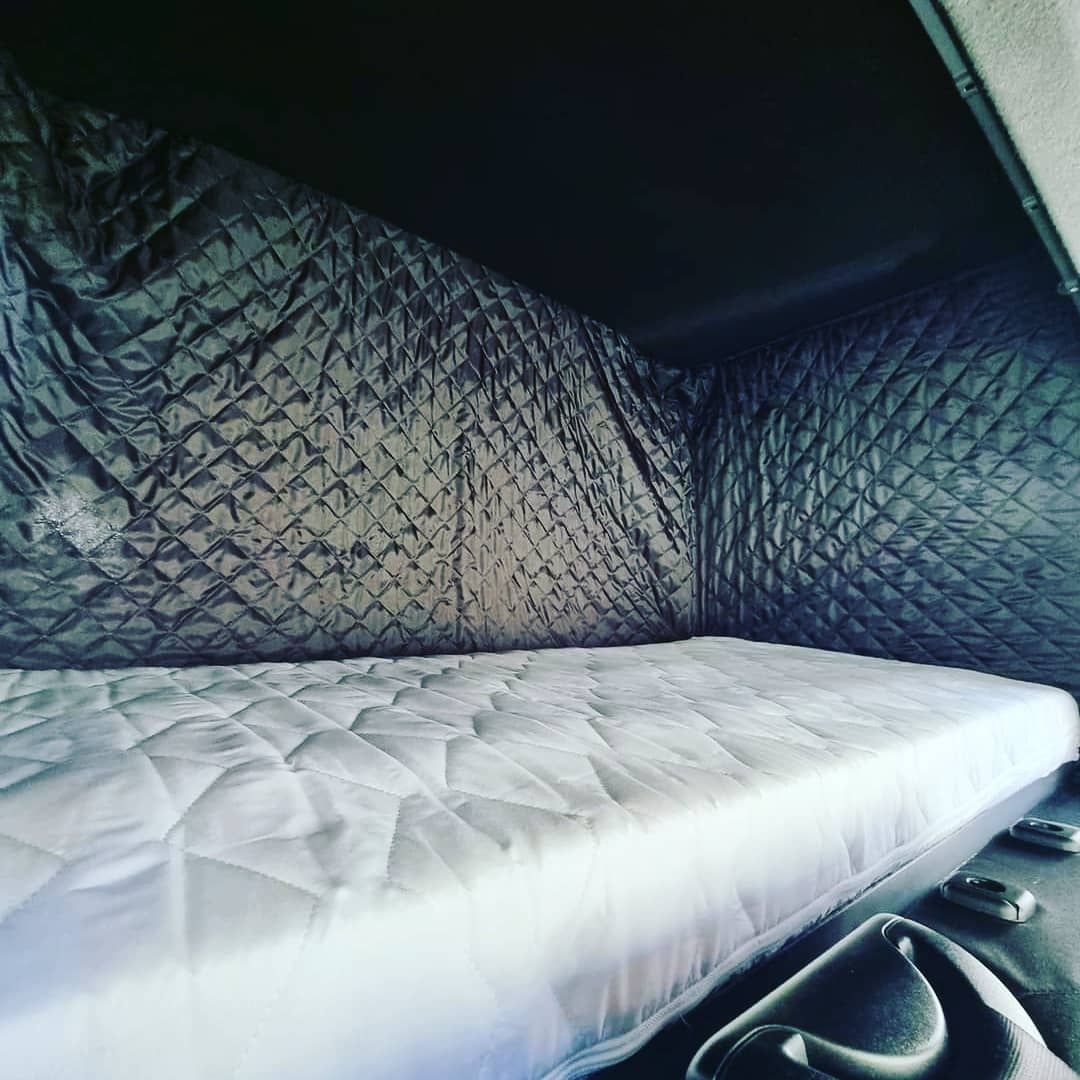Łóżko do busa na ściane grodziową do busa Iveco Daily Ducato Boxer Mas