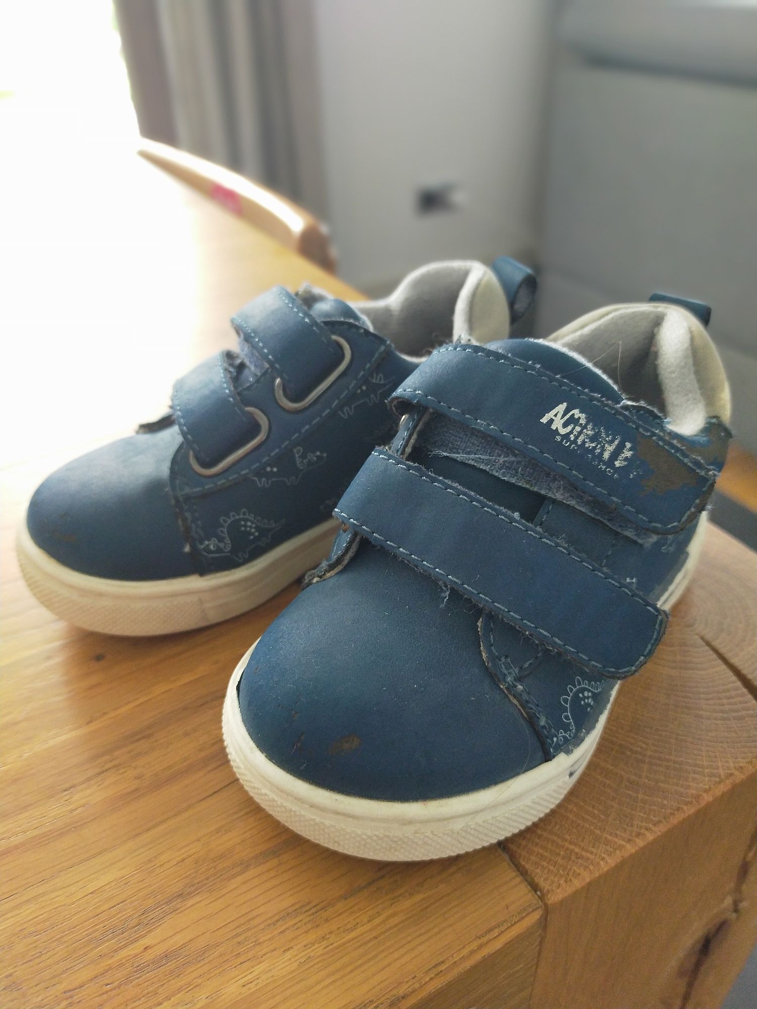 Adidaski dla chłopca r.19