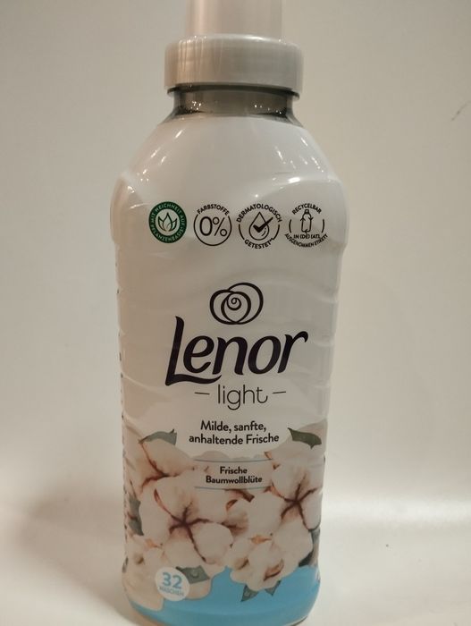 Płyn do płukania tkanin 800 ml 32 płukania Lenor